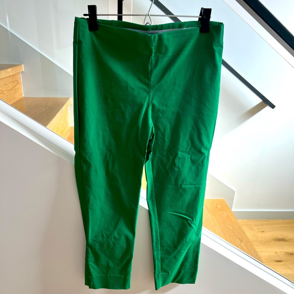 White House Black Market green capri pants